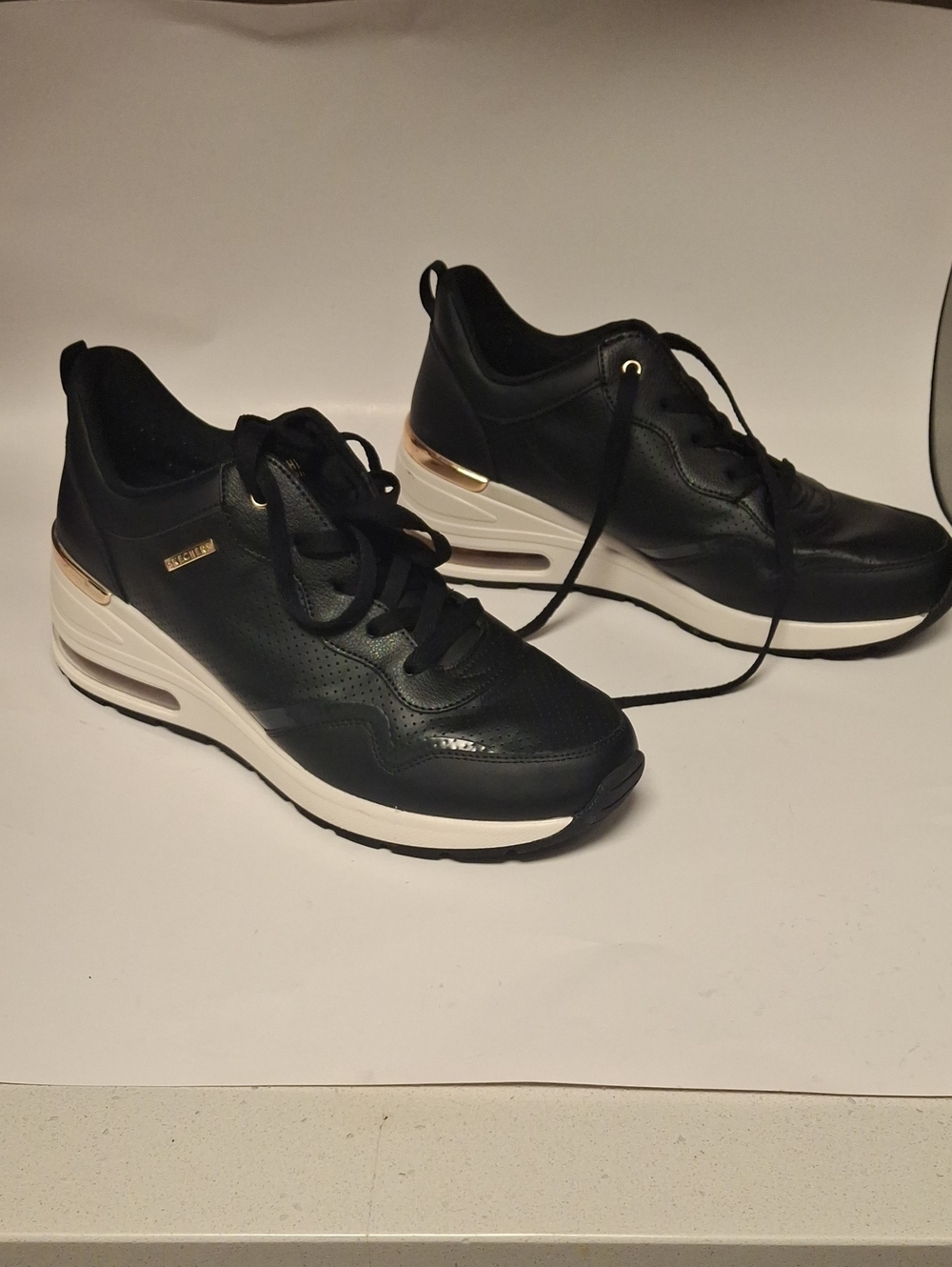 SkechersWomen's Million Air Black Lace-Up Black&White